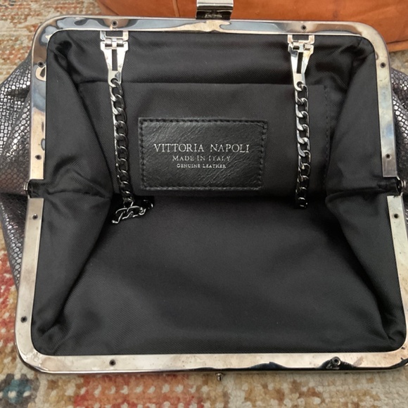 Victoria Napoli made in Italy leather crossbody purse - Picture 15 of 15